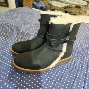 UGG LUISA BOOT